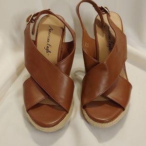 Brown criss cross wedge
